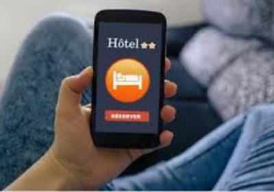 Plateformes en ligne : à quoi devez-vous faire attention avant de réserver vos vacances ?